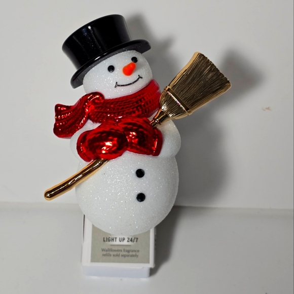 White barn bath & body works light up snowman with broom new - Picture 1 of 3
